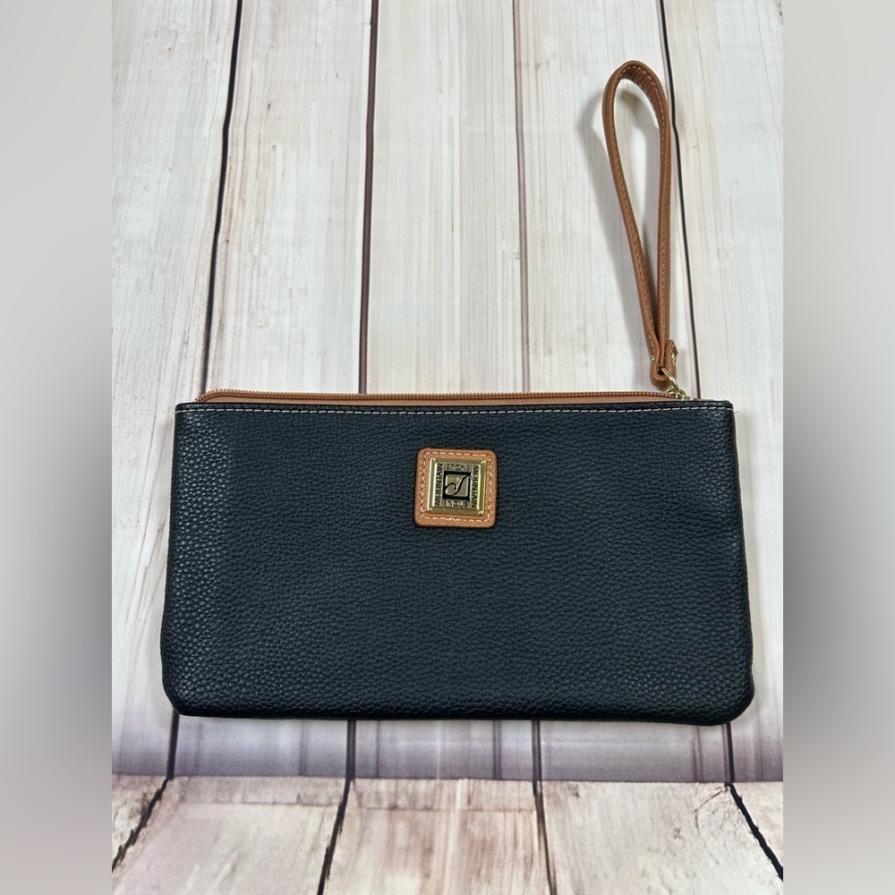 NWOT Stone Mountain Black and Tan Wristlet/Purse Pouch.